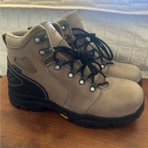 Women’s Danner composite toe boots NEW!!